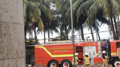Kubah Masjid Jakarta Islamic Center Roboh Terbakar, Damkar Lakukan Pendinginan