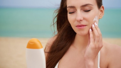 7 Manfaat Sunscreen Untuk Kesehatan dan Kecantikan Kulit, Wajib Pakai Agar Terhindar Dari Kanker!