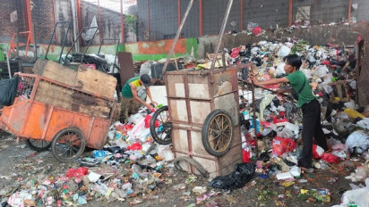 Nasib Pilu Tukang Sampah Kena Pungli Oknum PJLP: Sudah Gaji Kecil, Dimintai Uang dan THR