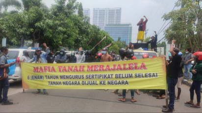 Puluhan Aktivis Pemuda Nusantara Demo Kantor BPN Gresik, Tuntut Basmi Praktik Mafia Tanah