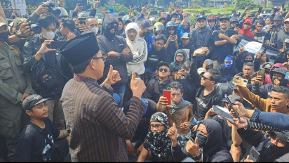 Aremania Terobos Balai Kota Malang Tuntut Keadilan Korban Tragedi Kanjuruhan