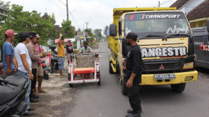 Warga Desa Nguter Lakukan Penghadangan Armada Tambang Pasir, Ini Alasannya
