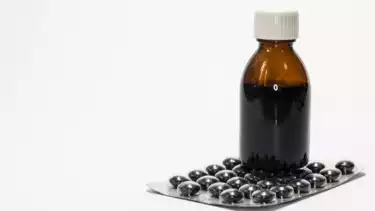 Ilustrasi Obat Sirop dan Tablet