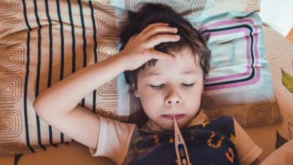 Anak Demam? Jangan Langsung Kasih Obat,  Kompres dulu dengan Air Hangat