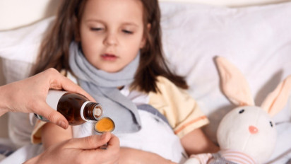 Jangan Panik Kalau Anak Terlanjur Minum Obat Sirop, Dokter Sarankan Orang Tua Lakukan Ini