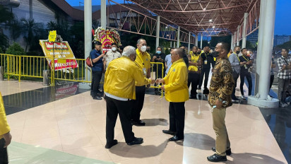 Kedatangan Aburizal Bakrie dan Airlangga Hartarto Disambut Kader di Acara Puncak HUT Golkar ke-58