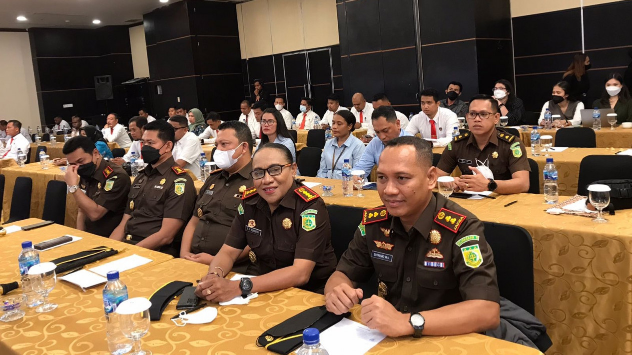 Sosialisasi Program Kartu Pra Kerja Jokowi, Kemenko Perekonomian Gandeng Kejati Papua
            - galeri foto