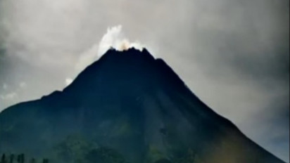 Gunung Merapi Luncurkan 4 Kali Guguran Lava Pijar Sejauh Maksimum 1,2 Kilometer
