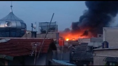 Baru Saja Terjadi Kebakaran Hebat di Kawasan Padat Penduduk Pademangan Timur, 100 Petugas Diturunkan