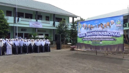 Peringati Hari Santri Nasional, Ribuan Santri Ponpes Zainul Hasan Genggong Gelar Upacara Bendera