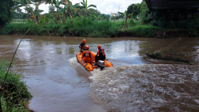 Kuli Tebang Tebu Dilaporkan Hanyut Terseret Aliran Sungai Bondoyudo, Tim SAR Gabungan Lakukan Pencarian