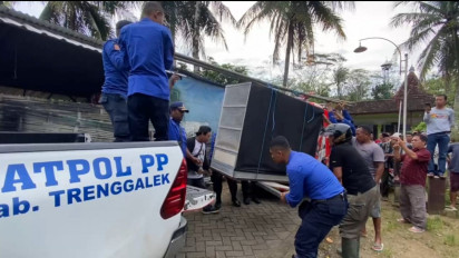 Pawang Ular Kobra di Trenggalek Tewas Usai Digigit Ular Peliharaannya