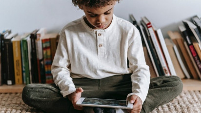 Waspada! Kesehatan Mental Anak Terganggu Akibat Paparan Internet Tanpa Pengawasan