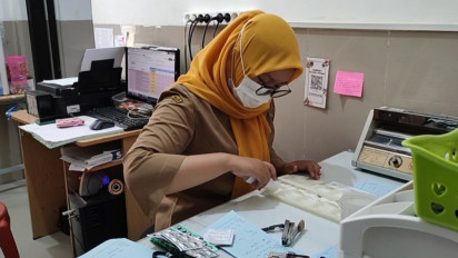 Dampak Larangan Obat Sirup, Dinas Kesehatan Kabupaten Madiun Alihkan Obat Anak dengan Puyer Racikan