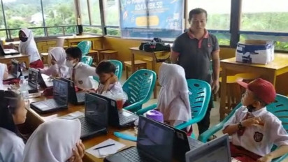 Lebih Dua Pekan Sekolah Terendam Banjir, Siswa SD di Ketapang Terpaksa ANBK di Kafe