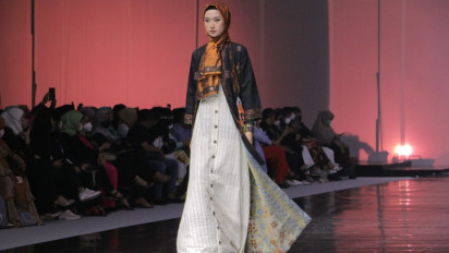 Kain Tenun Gresik Berlaga dalam Jakarta Muslim Fashion Week, Tembus Pasar Internasional