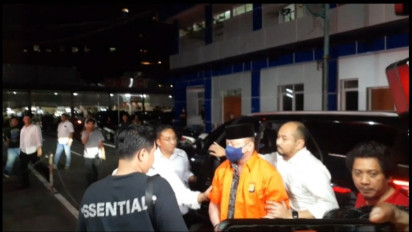 Foto-Foto Teddy Minahasa Berbaju Oranye, Resmi Ditahan di Rutan Polda Metro Jaya