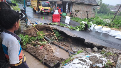 Akibat Curah Hujan Tinggi Akses Jalan Provinsi di Muaradua OKU Terancam Putus