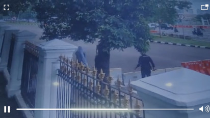Kronologis Penangkapan Perempuan Tak Dikenal Bersenjata Versi CCTV Paspampres