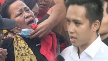 Sambil Nangis Sesenggukan, Ibunda Brigadir J ke Bharada E: Dia Tak Ada Hati Nurani Selamatkan Anakku