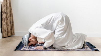 5 Keutamaan Sholat Tahajud, Dikabulkan Segala Doa hingga dapat Membebaskan dari Jeratan Setan