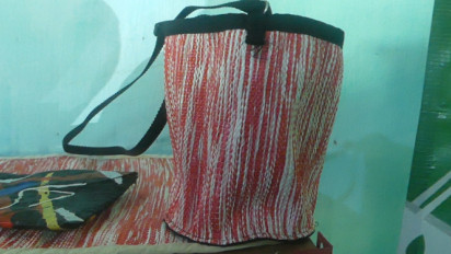 Pemuda Desa di Bantul Ubah Sampah Plastik Jadi Kerajinan Tenun Cantik