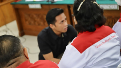 Mengharukan! Momen Bharada E Bersimpuh dan Sungkem Pada Orangtua Brigadir J: Ungkapkan Penyesalan?