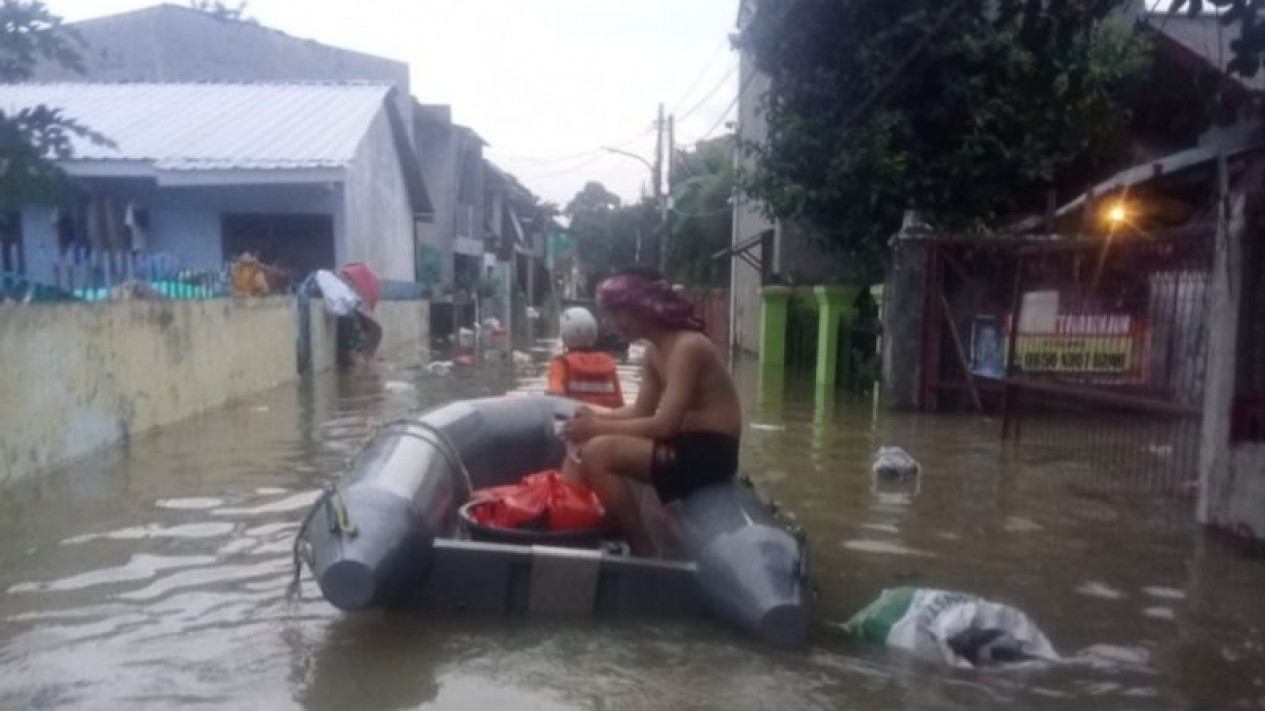 BPBD Sedot Banjir di 15 RT di DKI Jakarta, Siagakan 457 Pompa Keliling
            - galeri foto