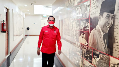 FX Rudy Tiba Lebih Awal di Kantor PDIP, Sekjen Hasto Telat