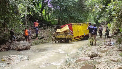 Truk Muatan Tebu di Blitar Terbawa Banjir, Empat Orang Hilang
