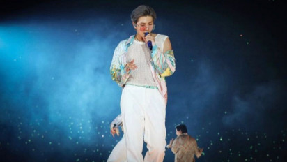 ARMY Ayo Kumpul, RM BTS Jadi MC Acara The Mysterious Dictionary of Useless Human Knowledge