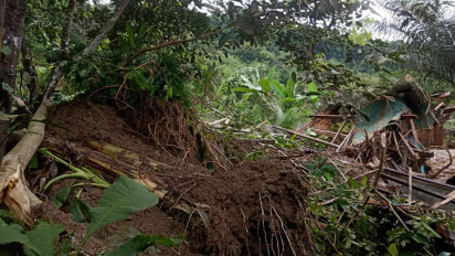 4 Rumah Hancur Tertimpa Longsor di Garut, 10 Rumah Lainnya Terancam