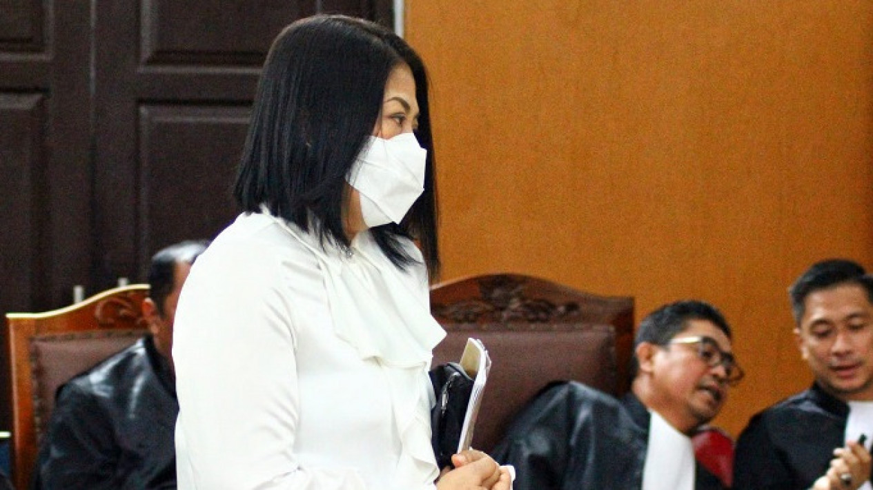 Febri Diansyah Blak-blakan Sentil Kamaruddin Simanjuntak soal Tuduhan Putri Candrawathi Tembak Brigadir J
            - galeri foto