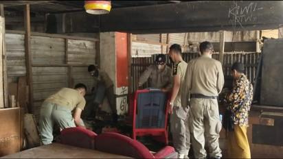 PKL Kampung 1001 Malam Secara Swakarsa Mulai Tertibkan Bangunan Liar