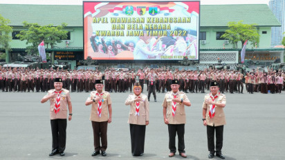 Pimpin Apel Wawasan Kebangsaan Pramuka, Gubernur Khofifah : Rajut Semangat Bela Negara Hadapi Tantangan Kedepan