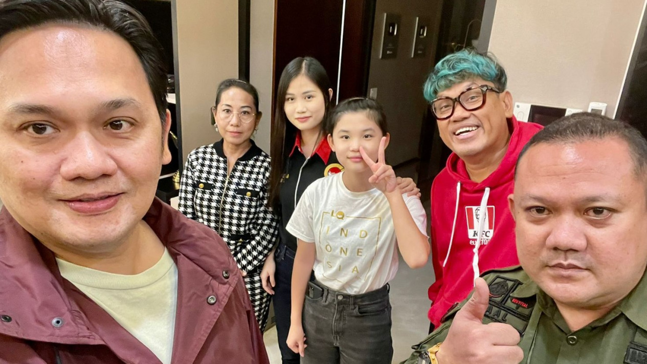 Di Podcast Uya Kuya, Kate Victoria Lim Pertanyakan Proses Hukum Dugaan KTP Ganda Ke Jaksa Agung
            - galeri foto