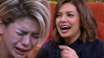 Beda Nasib, Nikita Mirzani Nangis dan Ngamuk Dikurung di Penjara, Najwa Shihab Happy di Tanah Suci