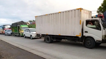 Jalur Pantura Duduksampeyan Gresik Macet Parah, Truk Disarankan Lewat Raya Daendles