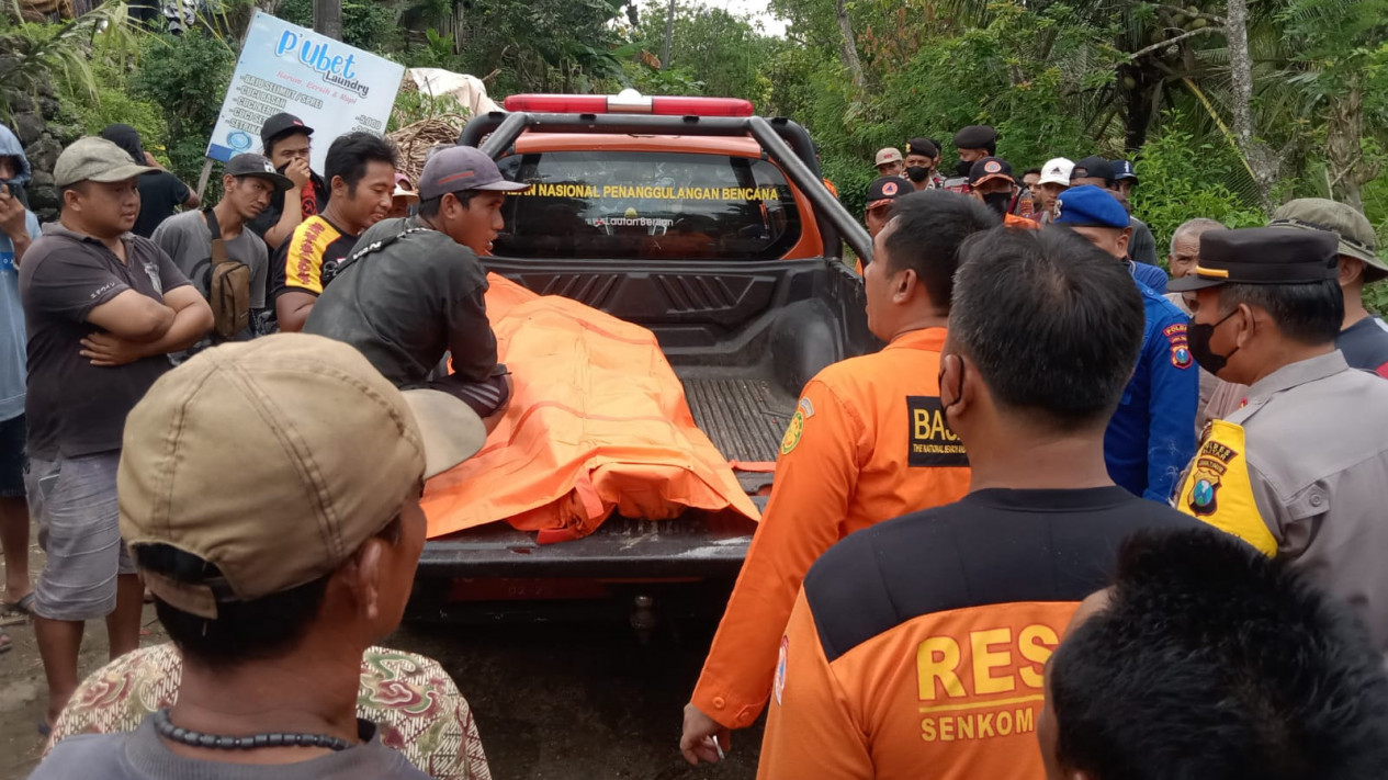 Semua Penumpang Truk Terseret Banjir di Blitar, Akhirnya Berhasil Ditemukan
            - galeri foto
