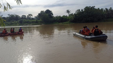 Tim SAR Gabungan Sisir Warga Hanyut di Sungai Ciujung