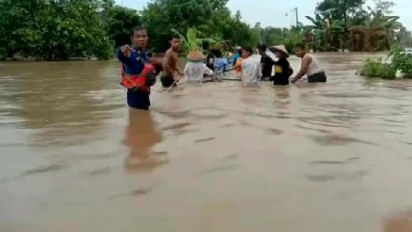 2 Desa di Lampung Selatan Terendam Banjir, Petugas Evakuasi Warga