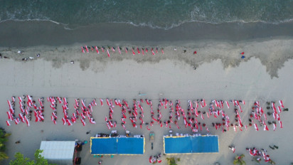 Kibarkan 1000 bendera di Holltekam Jayapura Untuk Sumpah Pemuda ke 94
