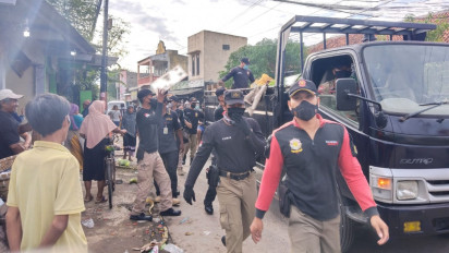 Satpol PP Kota Semarang Tertibkan Puluhan Pedagang Liar di Genuk
