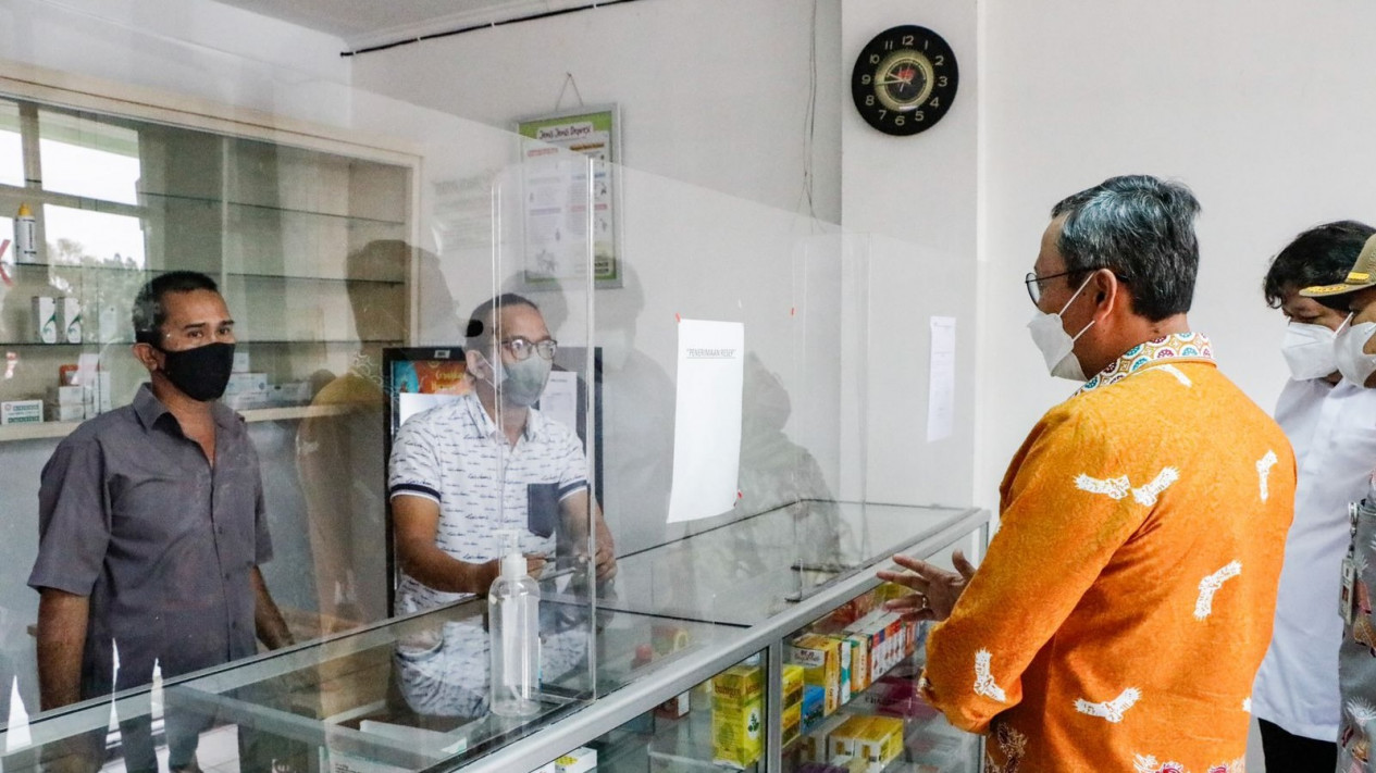 Sidak Apotek di Cempaka Putih, Pemkot Jakpus Tarik 30 Obat Sirop
            - galeri foto