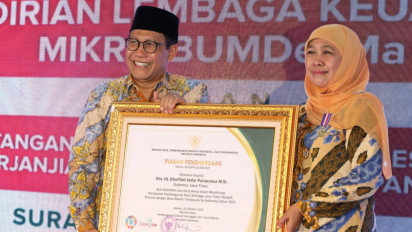 Gubernur Jatim, Mendes dan Bakamla Launching LMD Bumdes di Atas Kapal Perang KRI Makasar