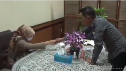 Detik-detik Dedi Mulyadi Mengulurkan Tangan Bersalaman dengan Anne Ratna yang Tak Acuh dan Hanya Menunduk