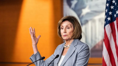 Penyusup Cari Ketua DPR AS,  Suami Nancy Pelosi Dipukul dengan Palu