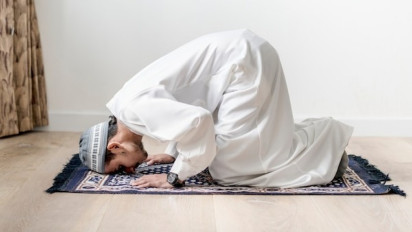 Apakah Melaksanakan Sholat Tahajud Harus Tidur Terlebih Dahulu? Simak Penjelasannya
