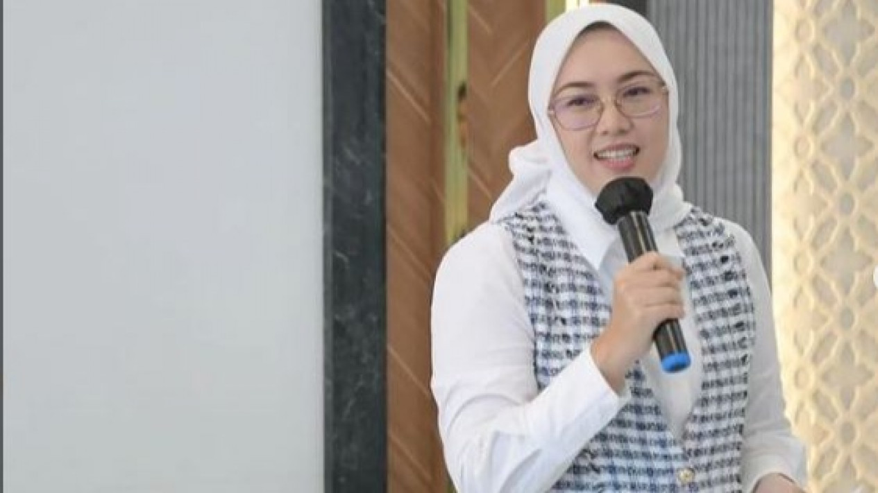 Diduga Pakai Pelat Palsu, Anne Ratna Mustika Terancam 5 Tahun Penjara
            - galeri foto