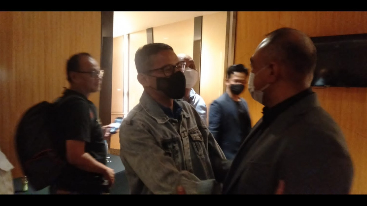 Santer Disebut Jadi Kandidat Pilgub DKI Jakarta 2024, Sandiaga Uno Teriaki Ahmed Zaki Iskandar 'Cagub'
            - galeri foto